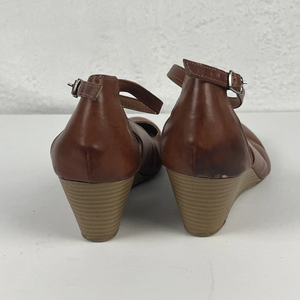 GUC Me Too Morgan Women Size 10W Tan Brown Faux Leather Ankle Strap Wedge Heels